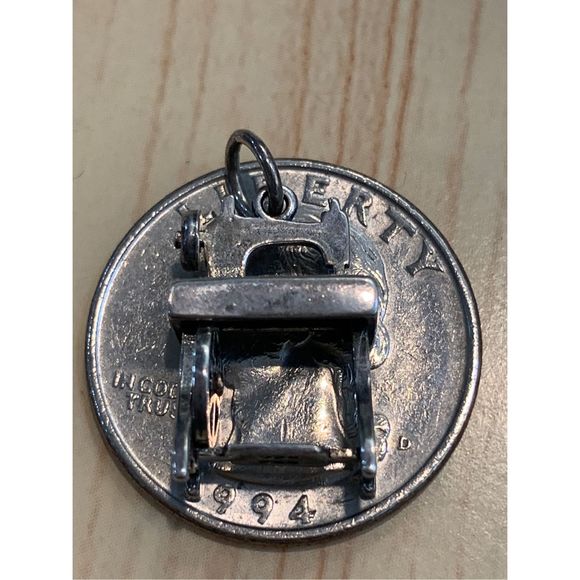 .925 Vintage Sewing Machine Sterling Silver Jewelry Charm #sew #treadle machine - Picture 2 of 6